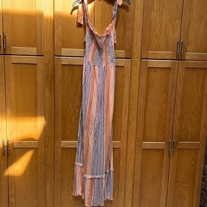 Off the shoulder maxi dress. Opening in the back. Ties on the biceps